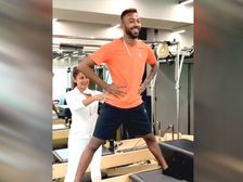 హార్దిక్ పాండ్య పైలేట్స్ వ్యాయామం చేయడాన్ని ప్రేమిస్తాడు, అసలు ఎందుకు దీన్నే చేస్తాడో తెలుసా