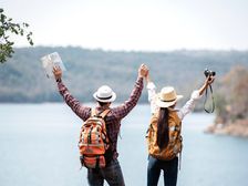 వారి పిల్లలకు పెళ్లి ఫిక్స్ చేశారు.. వరసలు మారతాయనే భయంతో.. లేటు వయసులోనే లేచిపోయారు...!