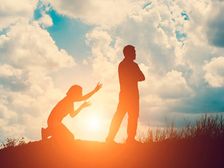 మీరు ఇష్టపడే వారి నుండి దూరంగా ఉండాలనుకుంటున్నారా? అయితే ఇవి ట్రై చెయ్యండి...