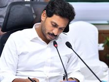 కరోనా వంటి కష్టకాలంలోనూ ‘జగనన్న విద్యా దీవెన‘కు నిధులు విడుదల చేసిన సీఎం జగన్...