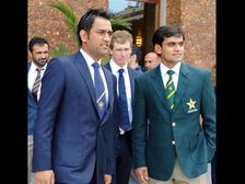 కూల్ కెప్టెన్ ధోనీ హెయిర్ స్టైల్స్ లో కుర్రాళ్లు ఎక్కువగా ఇష్టపడేవి...