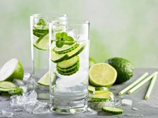 వేసవిలో ఒక గ్లాసు చల్లటి  దోసకాయ నీరు త్రాగితే గొప్ప లాభాలు మరియు దానిని ఎలా తయారు చేయాలి.