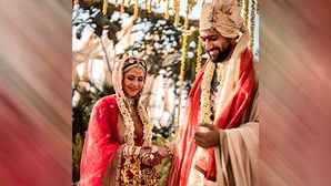 Katrina and Vicky Wedding Outfits;బాలీవుడ్ లవ్ బర్డ్స్ వెడ్డింగ్ డ్రస్సుల ప్రత్యేకతలేంటో తెలుసా...