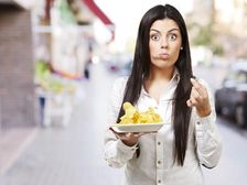 Potato Chips Side Effects: ఆలూచిప్స్ అదే పనిగా తినేస్తున్నారా...ప్రాణాపాయ సమస్యలు చాలా ఉంటాయి!