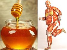 రాత్రి పడుకునే ముందు ఒక చెంచా తేనె తింటే శరీరంలో ఎలాంటి అద్భుతాలు జరుగుతాయో తెలుసా?