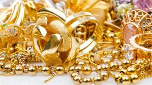 కలలో బంగారం, నగలు కనిపిస్తున్నాయా? దానర్థం ఏంటో తెలుసా?