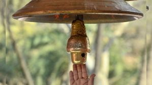 గుడిలో గంట ఎందుకు మోగిస్తారో తెలుసా? దాని వెనక ఉన్న అర్థమేంటంటే.. 