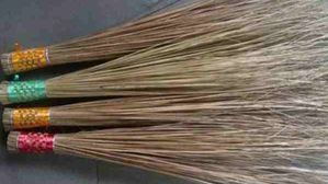 Vastu Tips: లక్ష్మీదేవి లాంటి చీపురు ఎప్పుడు కొనాలి, ఇంట్లో ఎక్కడ పెట్టాలో తెలుసా?