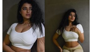 Ketika Sharma: ఉప్పొంగే అందాలతో కాక రేపుతున్న కేతిక శర్మ