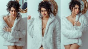 Apsara Rani: అందంతో అల్లాడిస్తున్న అప్సర, దుస్తులు లేకుండానే..