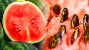 పుచ్చకాయ తినండి, కానీ విత్తనాలు పారేయకండి...అవి ఈ రోగాలన్నింటికీ మందుగా పనిచేస్తుంది..