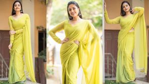 Sreemukhi: పచ్చని చీరలో శ్రీముఖి పరువాలు, అదిరే అందాల ఆరబోత