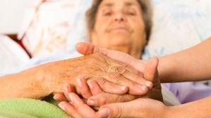 World Parkinson's Day 2023: పార్కిన్సన్స్ డిసీజ్.. వణికించే ఈ జబ్బుతో జీవితకాలం ఇబ్బందే