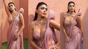 Mrunal Thakur: నడుమొంపులు, ఎద అందాలతో పిచ్చెక్కిస్తున్న సీతారామం బ్యూటీ