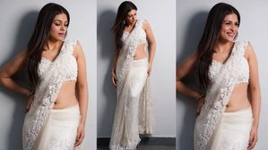 Shraddha Das: తెల్ల చీరలో మతిపోగొడుతున్న శ్రద్ధా దాస్, మల్లెపువ్వులాంటి సొగసుతో గిలిగింతలు