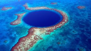 Blue Hole: మెక్సికో తీరంలో అంతుచిక్కని బ్లూ హోల్.. 