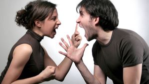 ఇండియన్ కపుల్స్ గొడవకు కారణమయ్యే క్రేజీ రీజన్స్ ?