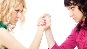 కోడళ్లు అంటే అత్తలకు ఎందుకు ఇష్టముండదు? కారణాలేంటో తెలుసా?