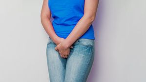 చాలా మంది మహిళలు డెలివరీ తర్వాత వారి మూత్రాన్ని ఆపుకోలేరు; ఇలా ఎందుకు జరుగుతుంది? చికిత్స ఏంటి?