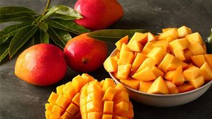 మామిడిపండుతో ఈ ఆహార పదార్థాలు తినకండి.. అలా తింటే కోమాలోకి వెళ్లిపోతారు అంతే...