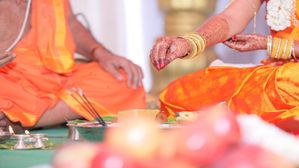 ఇంటికి శంకుస్థాపన.. కూతురితో చేయించాలా, కోడలితో చేయించాలా?