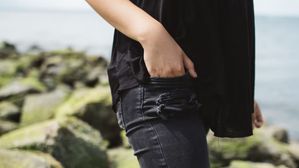 మీ పాకెట్ లో ఇవి పెట్టుకుంటే.. దరిద్ర లక్ష్మిని వెంట తీసుకెళ్లినట్లే! 