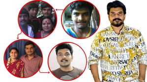 Prasad Tech In Telugu: అప్పు చేసి ఫోన్లు కొన్న అసిస్టెంట్ ప్రొఫెసర్.. తోపు యూట్యూబర్‌గా ఎలా మారాడో తెలుసా?