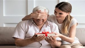  Happy Parents' Day 2023: మీ తల్లిదండ్రులకు వారి రాశి ప్రకారం గిఫ్ట్ ఇవ్వండి, వారి ఆశీర్వాదం పొందండి