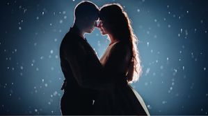 మీ భర్తకు పిచ్చెక్కించాలనుకుంటున్నారా.. అయితే ఈ చోట్ల సున్నితంగా తాకి చూడండి!