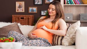 గర్భిణీలు ఇలాగే పడుకోవాలి, రెండింతల ఆహారం తినాలి.. అపోహలా? నిజాలా? 