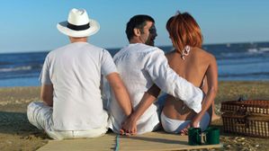 మొగుళ్లను వదిలేసి ప్రియుళ్ల కోసం వెళ్తున్న మహిళలు.. రీజన్స్ ఏంటి? ఎందుకిలా వదిలేస్తున్నారు?