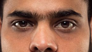 కళ్లకింద డార్క్ సర్కిల్స్ వస్తున్నాయా.. అయితే ఆలస్యం వద్దు, ఈ చిట్కాలు పాటించండి!