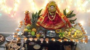 Varalakshmi Vratham 2023: వరమహాలక్ష్మీ వ్రతం ఎప్పుడు, ముహూర్తం, ప్రాముఖ్యత గురించి ఇక్కడ తెలుసుకోండి...