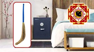 మనీ లాకర్ లో లేదా మనీ లాకర్ దగ్గరగా డబ్బు నష్టాన్ని కలిగించే ఈ వస్తువులు ఎట్టి పరిస్థితిలో ఉంచకూడదు. 