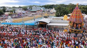Tirumala Brahmotsavam: తిరుమల సాలకట్ల బ్రహ్మోత్సవాలు, వైభవంగా శ్రీవారి రథోత్సవం