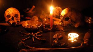 Vastu Tips : ఇంట్లో డబ్బులు నిలువడంలేదా? అడ్డంకులు ఎదురవుతున్నాయా?ఇంట్లో చేతబడిని వదిలించుకోండి!