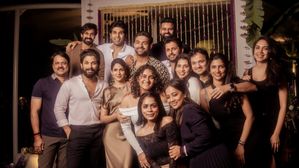 వరుణ్ తేజ్‌-లావణ్య త్రిపాఠికి ప్రీ వెడ్డింగ్ పార్టీ ఇచ్చిన అల్లు అర్జున్..X లో ఫోటోలు హల్ చల్..