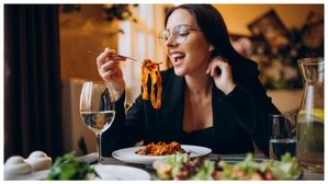 మీరు రాత్రి 9 గంటల తర్వాత తింటున్నారా? పక్షవాతానికి ఇదే మార్గం జాగ్రత్త..!