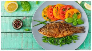 చేపల పులుసు, చేపల ఫ్రై ఇలా ఫిష్ వంటలంటే చాలా ఇష్టమా?ఐతే చేపలు తినేటప్పుడు ఇవి తినకండి. హానికరం!