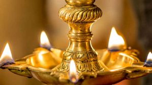 పూజలో నూనె లేదా నెయ్యి, ఏ దీపం వెలిగిస్తే అదృష్టాన్ని ఇస్తుంది? శాస్త్రాలు ఏం చెబుతున్నాయి..