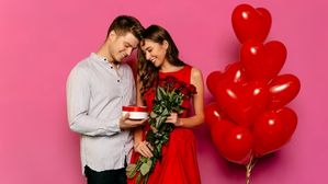 Valentine’s Day Dress Code: వాలెంటైన్స్ డే రోజు మీరు వేసుకునే డ్రెస్ కలర్ కి అర్ధం ఏంటో తెలుసా..