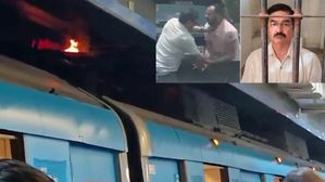 Viral Videos : ఢిల్లీ మెట్రో రైలుపై మంటలు..! పబ్లిక్‌లో డ్రైవర్‌ను తుపాకీతో బెదిరించిన వ్యాపారవేత్త..!