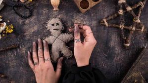 దుష్ట శక్తులను ఇలా వదిలించుకోవచ్చు..! బొటనవేలుకు ఉంగరం పెట్టుకుంటే డేంజర్..!