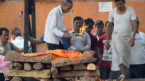 అంత్యక్రియల్లో శవాన్ని తాకితే ఏమవుతుందో తెలుసా..? తద్దినాల్లో భోజనం తింటే..!