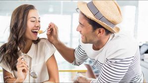 వారు మిమ్మల్ని ఇష్టపడుతున్నారు కానీ చెప్పరు.. సంకేతాలు ఇవే..!