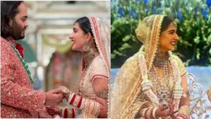 Viral video సెంటర్ ఆఫ్ అట్రాక్షన్ అనంత్-రాధికల వరమాల వీడియో సోషల్ మీడియాలో హల్ చల్ 