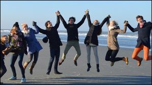 అంతర్జాతీయ స్నేహితుల దినోత్సవం 2024: ఆగస్టు 04 ఆదివారం లేదా జూలై 30? ప్రాముఖ్యత మరియు థీమ్, ఎలా జరుపుకోవాలి?