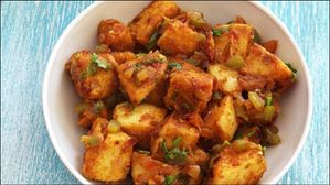 Masala Fried Idli బ్రేక్ ఫాస్ట్ లో ఏదైనా డిఫరెంట్‌గా తినాలనుకుంటే  ఫ్రైడ్ ఇడ్లీ తినండి..