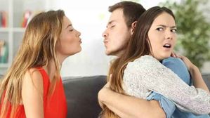 ఈ రాశుల వారిని ప్రేమిస్తే మోసం చేస్తారు జాగ్రత్త..!