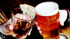 బీర్, విస్కీ కలిపి తాగితే ఏమవుతుందో తెలుసా?